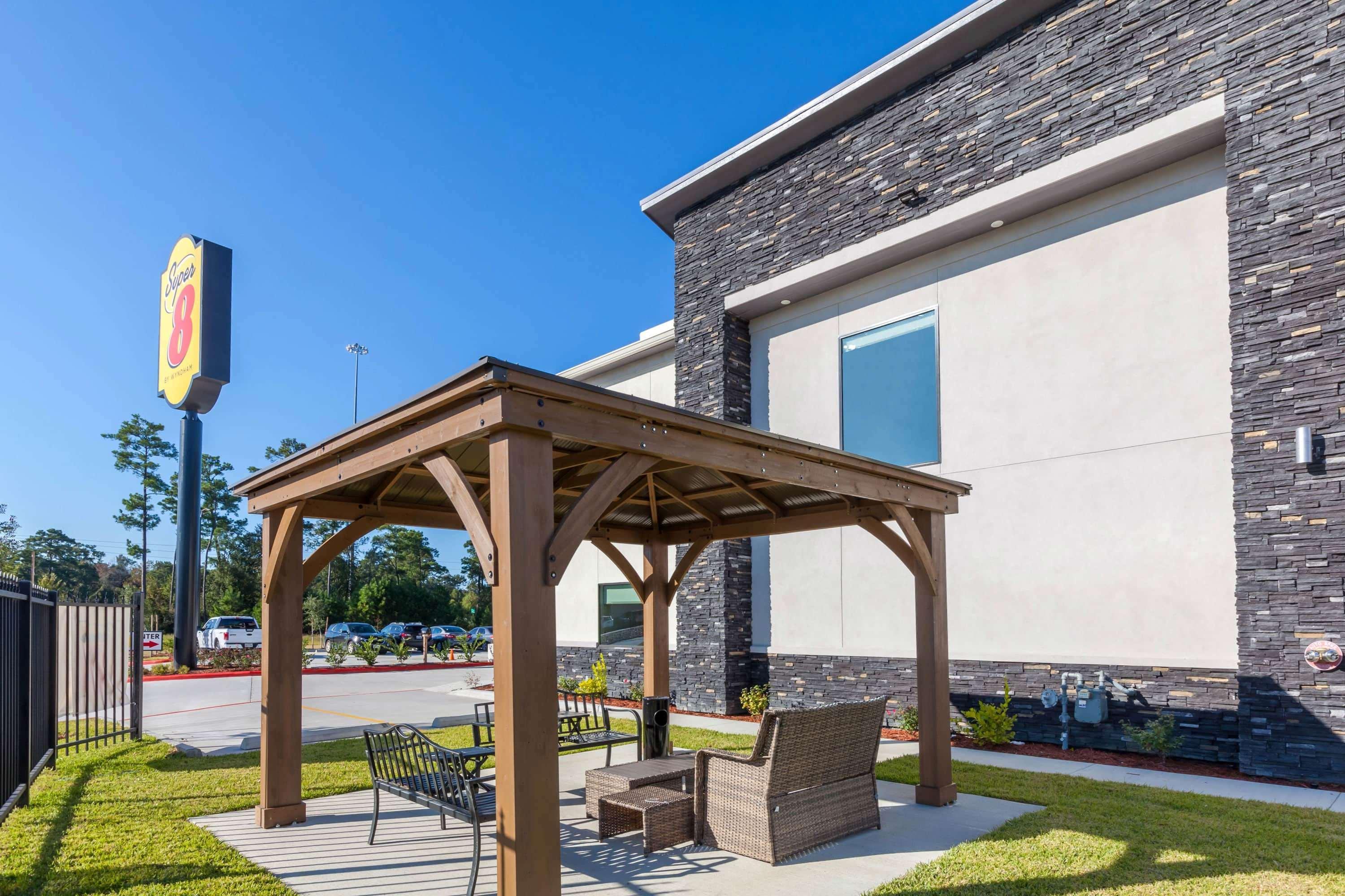 Super 8 By Wyndham Kingwood Houston North Hotell Porter Exteriör bild